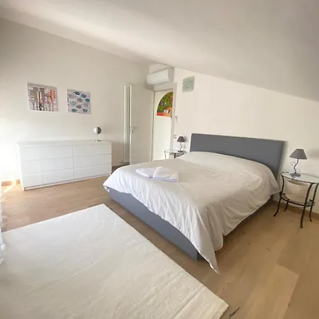 아파트 Mansarda Sul Mare